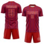 Benutzerdefiniertes rot-lila-weißes geometrisches Sublimations-Fußballtrikot Benutzerdefiniertes rot-lila-weißes geometrisches Sublimations-Fußballtrikot