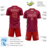 Benutzerdefiniertes rot-lila-weißes geometrisches Sublimations-Fußballtrikot Benutzerdefiniertes rot-lila-weißes geometrisches Sublimations-Fußballtrikot