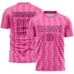 Benutzerdefiniertes rosa hellrosa-schwarzes geometrisches Sublimations-Fußballuniformtrikot Benutzerdefiniertes rosa hellrosa-schwarzes geometrisches Sublimations-Fußballuniformtrikot