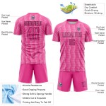 Benutzerdefiniertes rosa hellrosa-schwarzes geometrisches Sublimations-Fußballuniformtrikot Benutzerdefiniertes rosa hellrosa-schwarzes geometrisches Sublimations-Fußballuniformtrikot